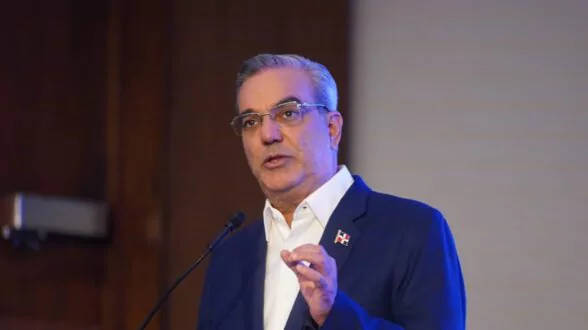 Abinader entrega más de RD$5.3 millones de su salario 2025 a 16 organizaciones sociales