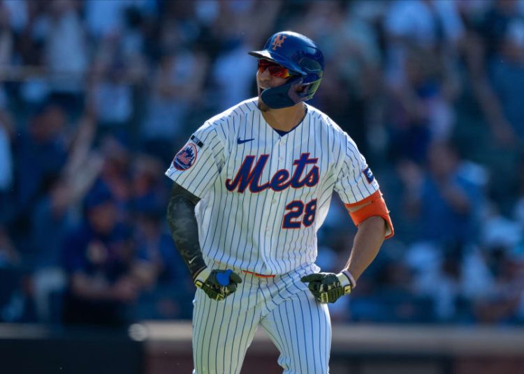 Mets rompen racha de 96 derrotas y dejan en el terreno a Yankees en un clásico inolvidable