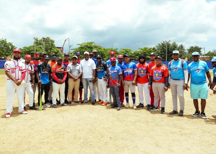Los Alcarrizos celebra su primer Clásico de Sóftbol