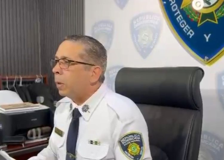 Policía dice investiga muerte de adolescente tras incidente con patrulla; esperan informe oficial