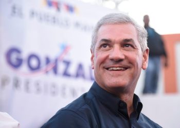 Seguidores de Gonzalo convierten tribunal en mitín político: «Se siente, se siente, Gonzalo presidente»