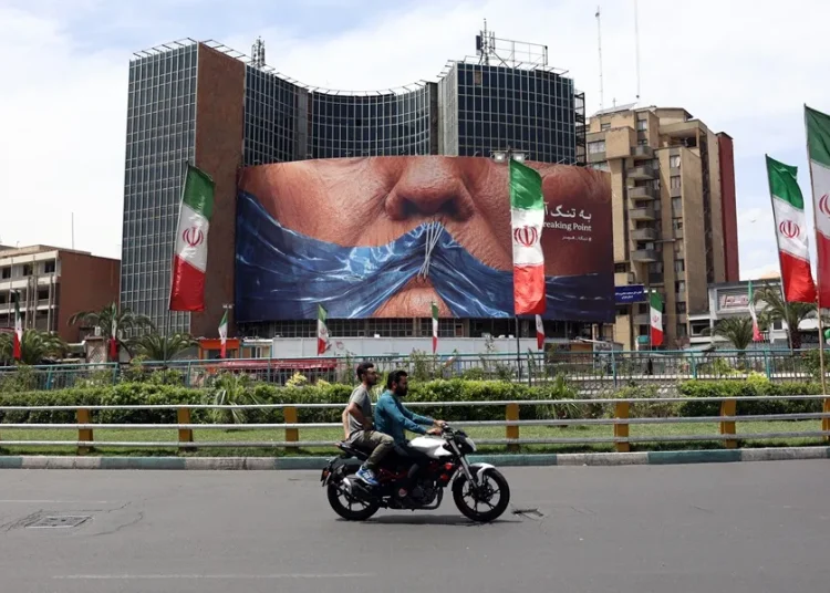 Un parlamentario iraní anuncia nuevo mecanismo para gestionar tráfico en el estrecho de Ormuz