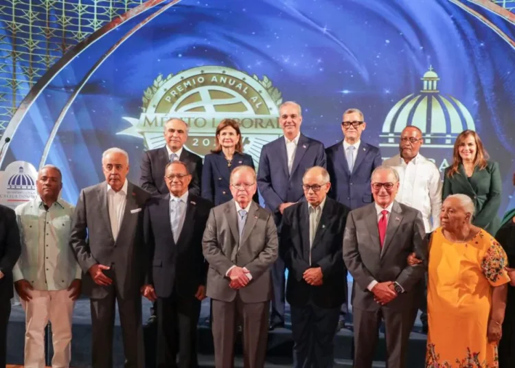 Gobierno reconoce a destacados trabajadores en Premio al Mérito Laboral 2026