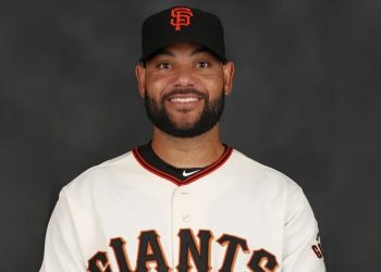 Gigantes reasignan al dominicano Héctor Borg como coach de tercera base