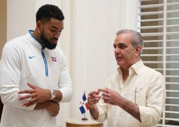 Presidente Abinader felicita a Karl-Anthony Towns por llevar a los Knicks a la final de la NBA
