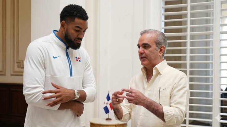 Presidente Abinader felicita a Karl-Anthony Towns por llevar a los Knicks a la final de la NBA