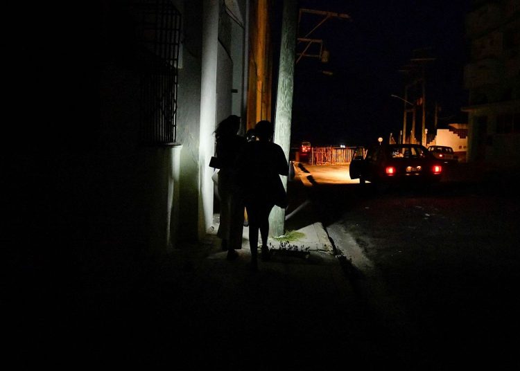 El mayor apagón de este viernes en Cuba dejará sin electricidad a la vez al 58 % del país
