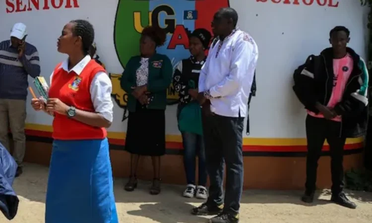 Detenidas ocho estudiantes en Kenia por el fuego que causó la muerte a 16 niñas en colegio