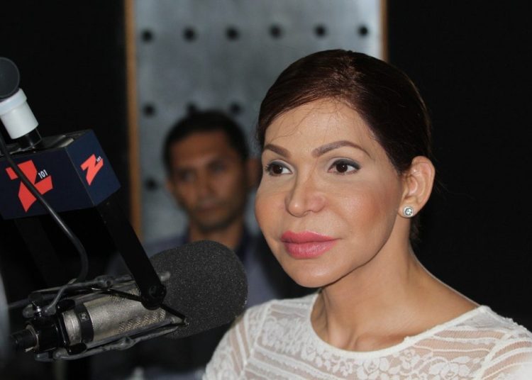 Mía Cepeda revela cirugía de 12 horas para retirar polímeros de su rostro
