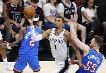 Wembanyama lidera paliza de Spurs y empata la final del Oeste ante Thunder