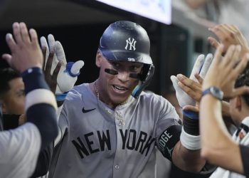 MLB presenta propuesta inicial de nuevo convenio colectivo con tope y piso salarial