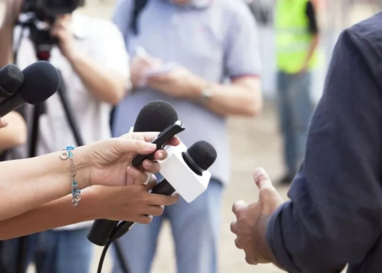 Periodistas de Irán y China, entre los casos más urgentes de persecución a la prensa