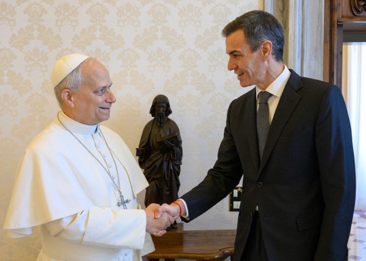 Sánchez destaca la sintonía con León XIV en migración, IA y paz antes de su viaje a España