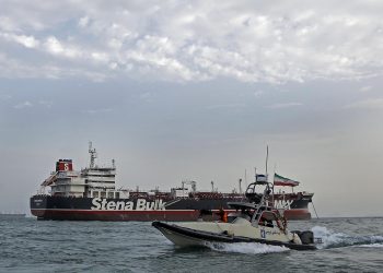 La Guardia Revolucionaria iraní permite el tránsito de 26 buques por Ormuz en 24 horas