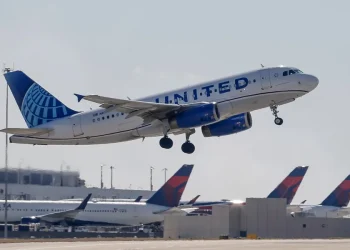 Un avión con destino a España regresa a Estados Unidos por un altavoz Bluetooth llamado ‘bomba’