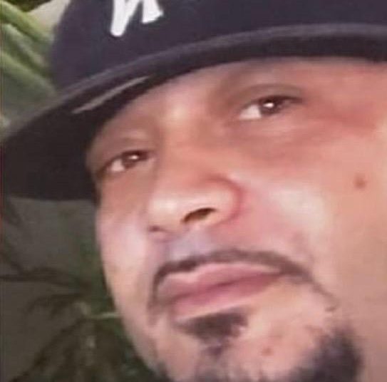 Exmilitar estadounidense es hallado muerto en Santiago; deja una carta de despedida para sus hijos