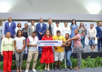 Gobierno lanza seguro para hogares vulnerables ante huracanes