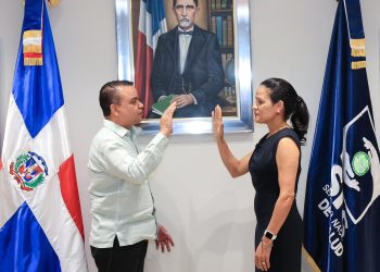 Juramentan a Yakaira García Peralta como directora del hospital materno Dra. Evangelina Rodríguez