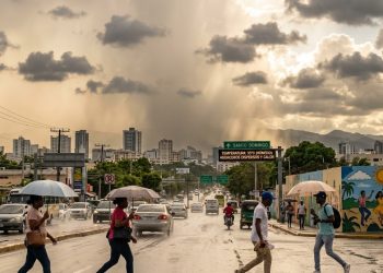 Aguaceros dispersos y calor continuarán afectando gran parte del país hasta el martes