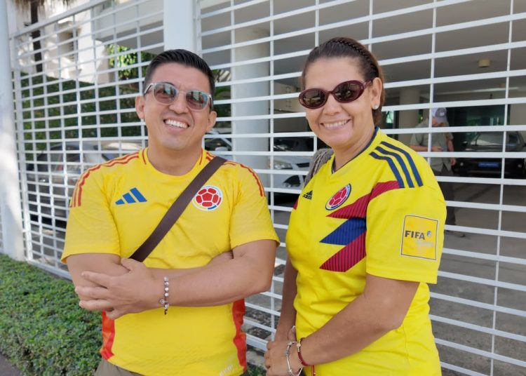 Camiseta de la Selección Colombia marca jornada de votación en la Embajada de Colombia en RD
