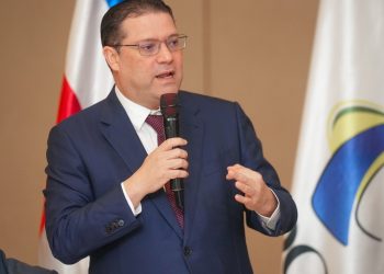 Ministro Yayo viajará a Alemania a captar inversiones para la industria de los semiconductores en RD