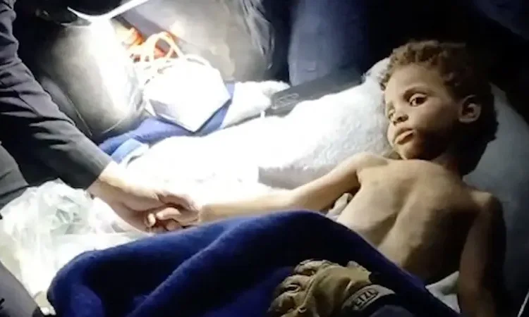El milagroso rescate de un niño de 3 años seis días después de los terremotos en Venezuela