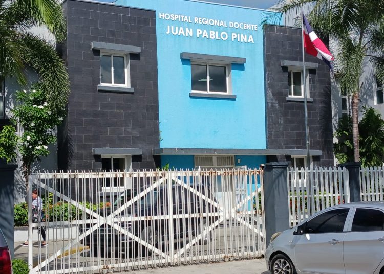 Hospital Juan Pablo Pina entrega a la justicia a hombre acusado de sustraer sello oficial