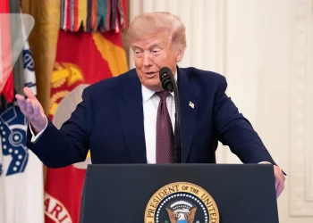 Trump afirma que Irán está «acabado» y que no recibirá «ni diez centavos» de EEUU
