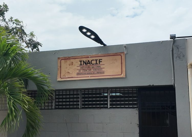 Cuerpos de madre e hijo hallados sin vida en Piantini permanecen en el Inacif