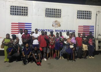 Detienen empleados de Migración por tráfico de haitianos indocumentados