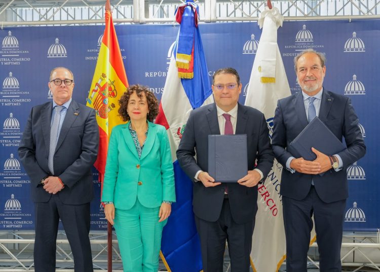 MICM y Banco Sabadell se unen para atraer inversión española y fortalecer exportaciones