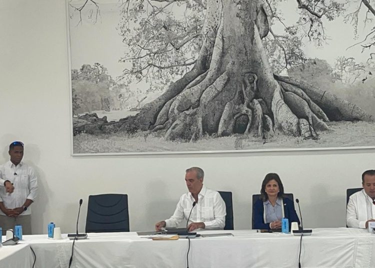 Abinader encabeza Consejo de Ministros en Santiago para evaluar obras y desarrollo