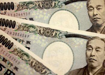 El yen cae a su nivel más bajo frente al dólar en casi 40 años