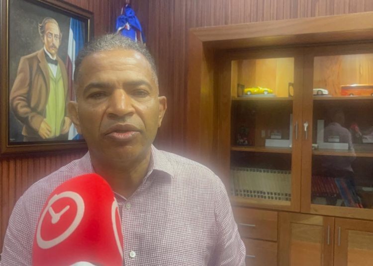 Juan Marte denuncia inversiones millonarias han dejado “quiebras y ruina económica” en Santiago