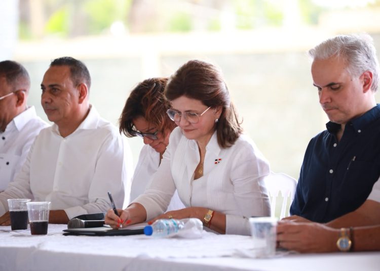 Raquel Peña anuncia avances en titulación y reafirma apoyo a productores de Monte Plata