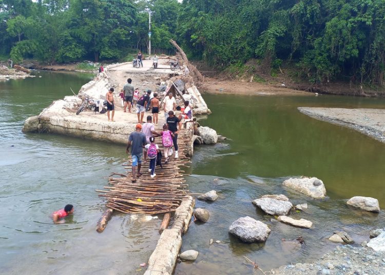 Denuncian extracción ilegal de arena, contaminación y deforestación en el río Camú