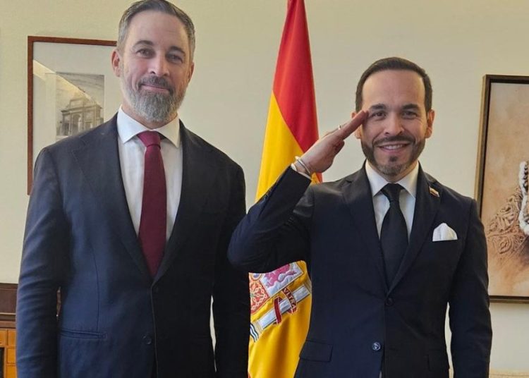 Abascal felicita a Espriella y dice que los colombianos han dicho basta al narcosocialismo
