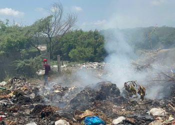 Incendios en vertederos de La Canela y Hato del Yaque mantienen en alerta a residentes