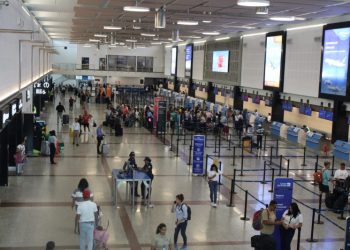 Venezolanos buscan rutas alternas para regresar a su país