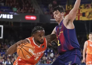 Jean Montero lidera paliza del Valencia sobre el Barça y empata la final de la ACB