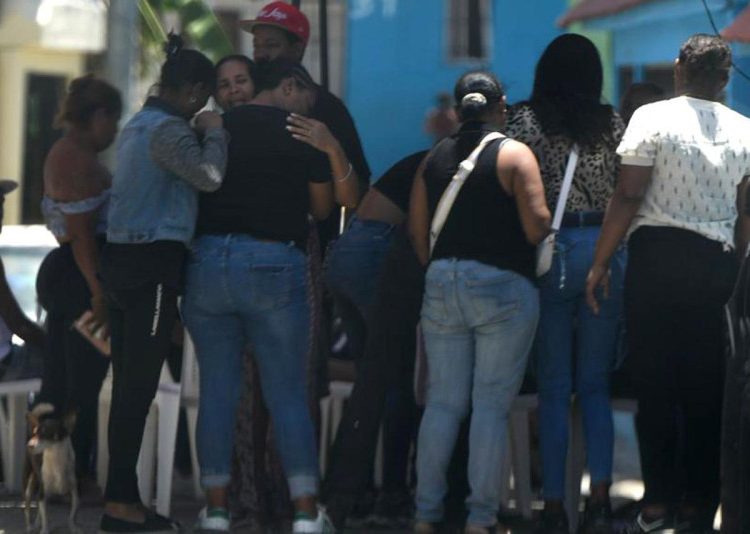 Velan cuatro presuntos miembros de “Los Chukys de Los Frailes” abatidos por la Policía