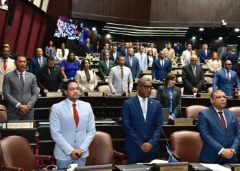 Diputados rinden homenaje póstumo al fotorreportero Franklin Guerrero con minuto de silencio