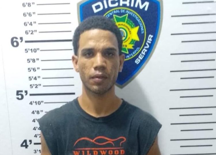 Policía captura a “Caquito”, acusado de agresión sexual, robo y amenazas contra una mujer