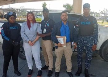 Deportan desde Estados Unidos a mujer vinculada a caso de homicidio en Villa Altagracia