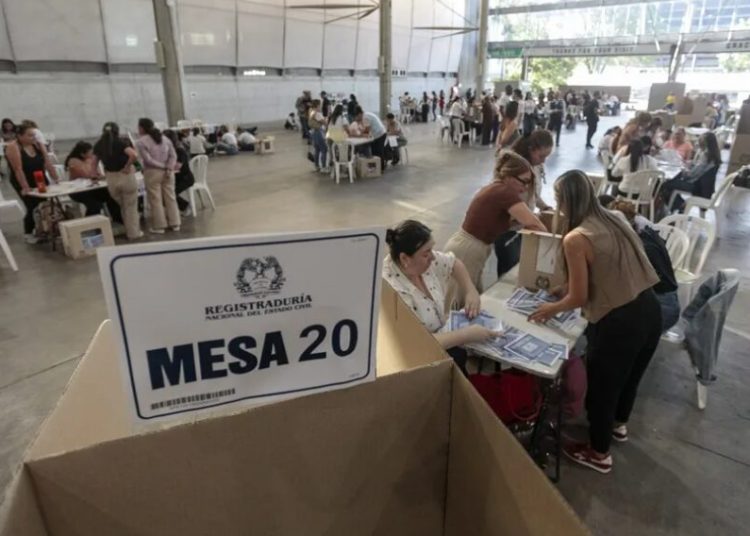 La entidad electoral de Colombia rechaza las denuncias de Petro sobre fraude en las elecciones presidenciales