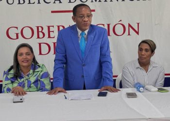 Gobernadora participa en Mesa de Seguridad, Ciudadanía y Género en Azua