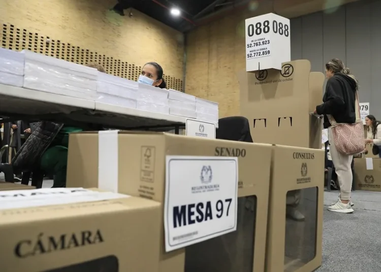 EE.UU. amenaza con retirar visas a quienes manipulen las elecciones en Colombia