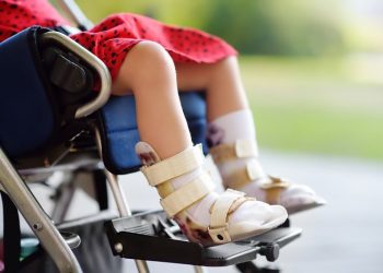 Pacientes con Atrofia Muscular Espinal exigen acceso urgente a tratamientos