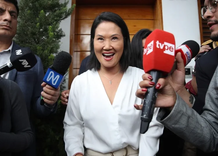 Fujimori vuelve a situarse por delante de Sánchez en la recta final del escrutinio en Perú