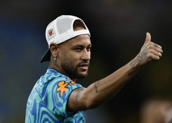 Neymar evoluciona favorablemente y Brasil mantiene la esperanza de recuperarlo para el debut mundialista
